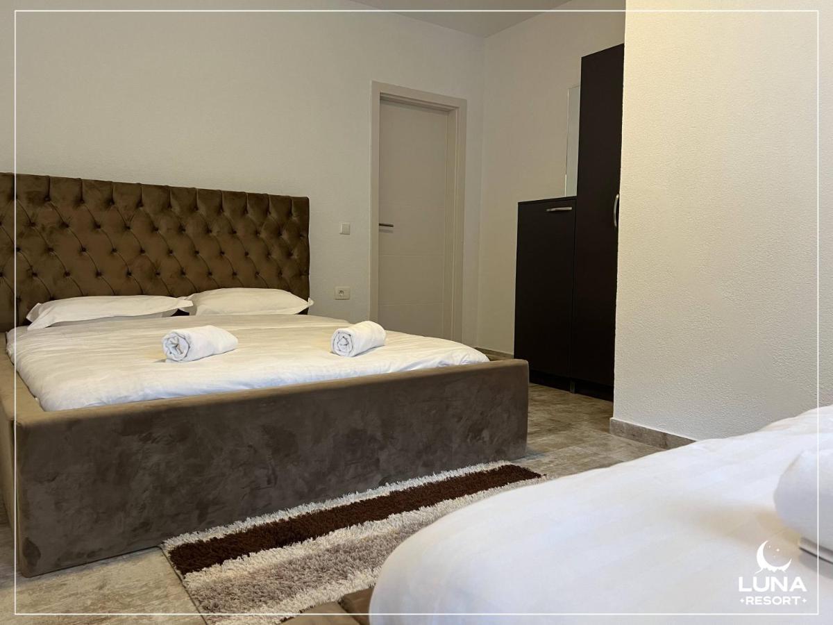 Luna Resort Печ Екстер'єр фото