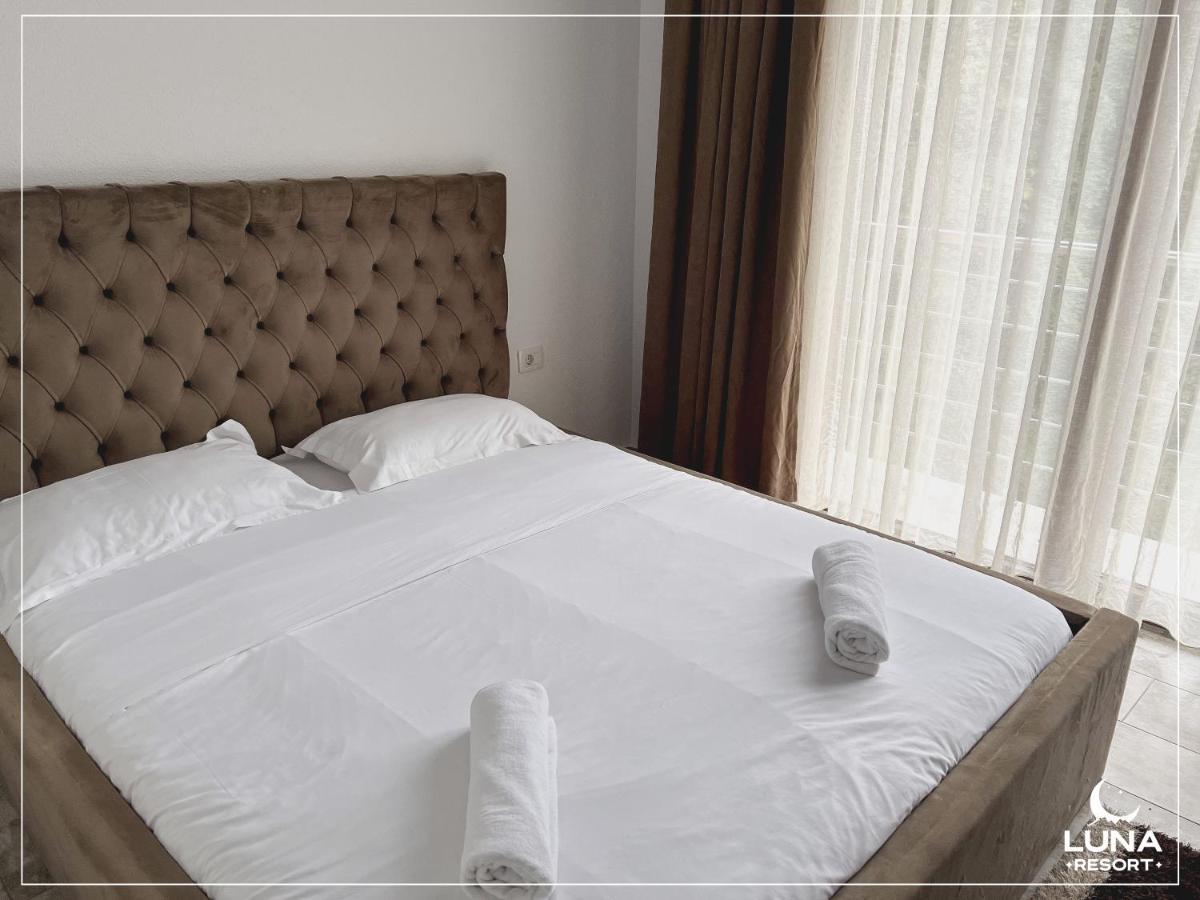 Luna Resort Печ Екстер'єр фото