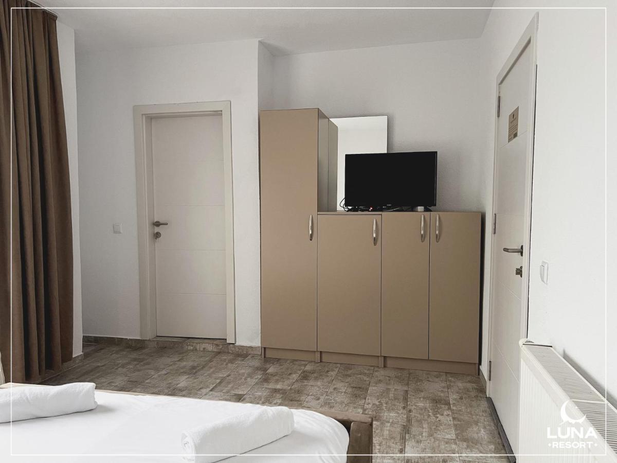 Luna Resort Печ Екстер'єр фото