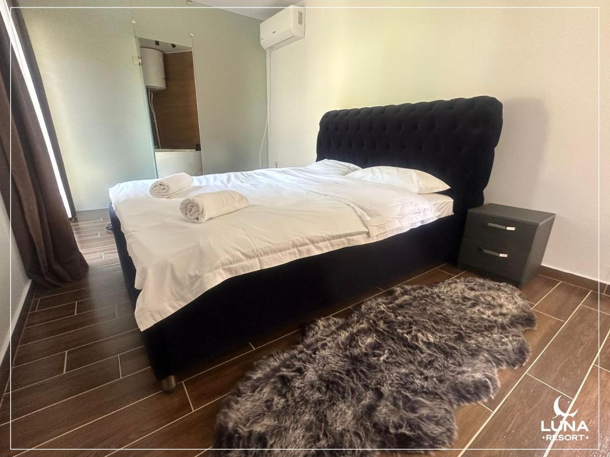 Luna Resort Печ Екстер'єр фото