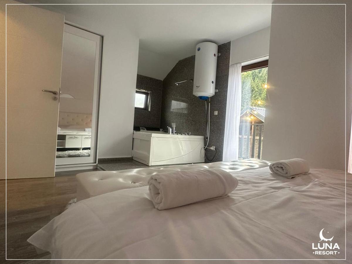 Luna Resort Печ Екстер'єр фото