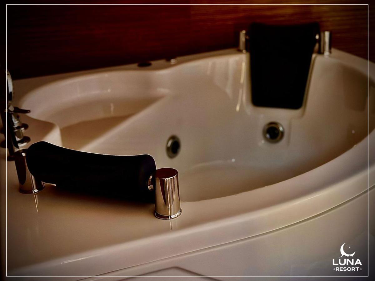 Luna Resort Печ Екстер'єр фото