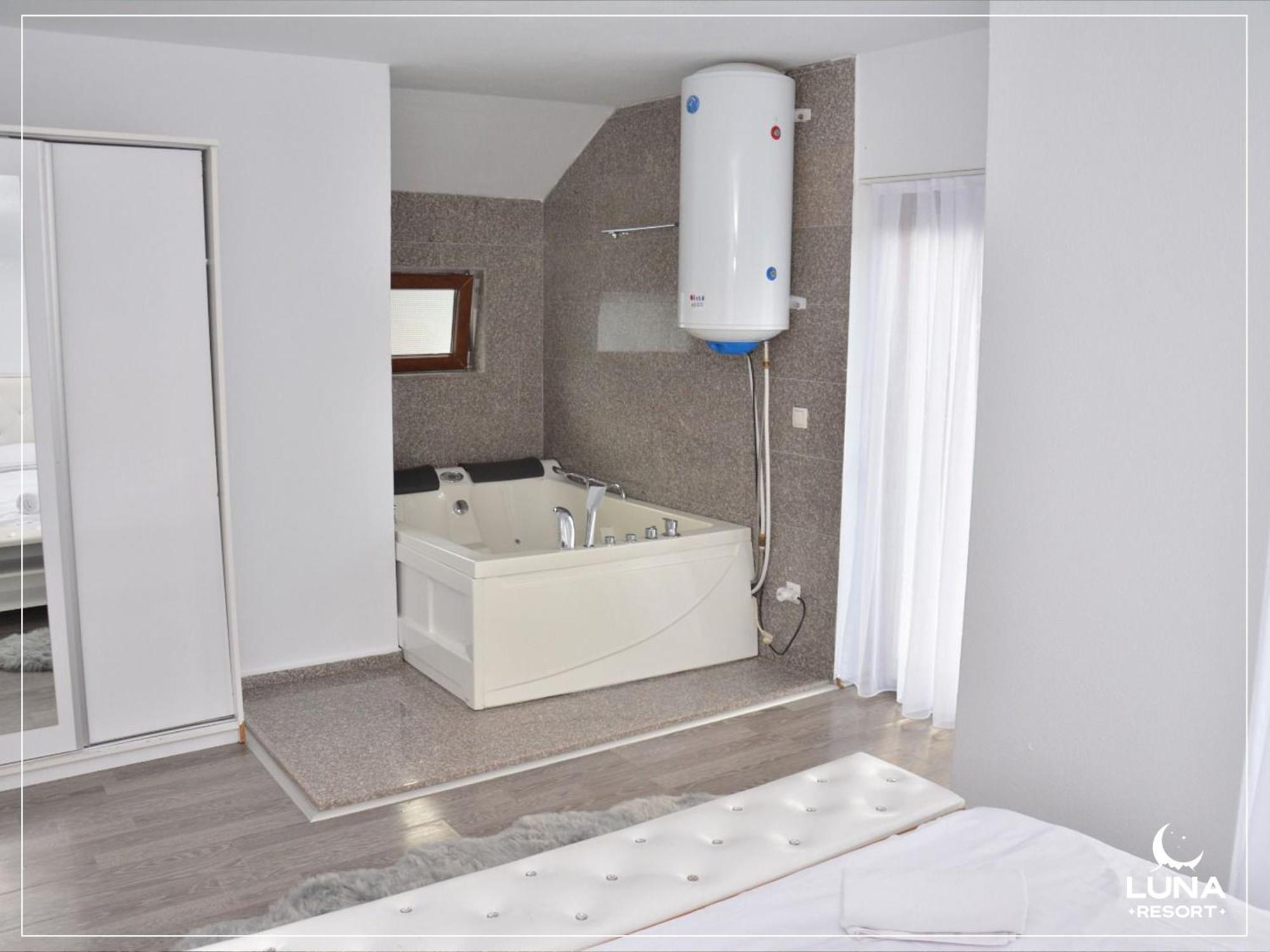 Luna Resort Печ Екстер'єр фото